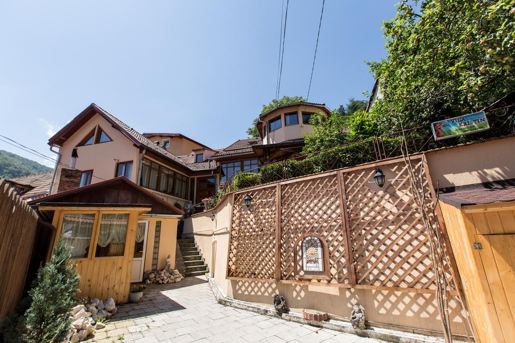 Pensiunea Kristin Brasov Ngoại thất bức ảnh